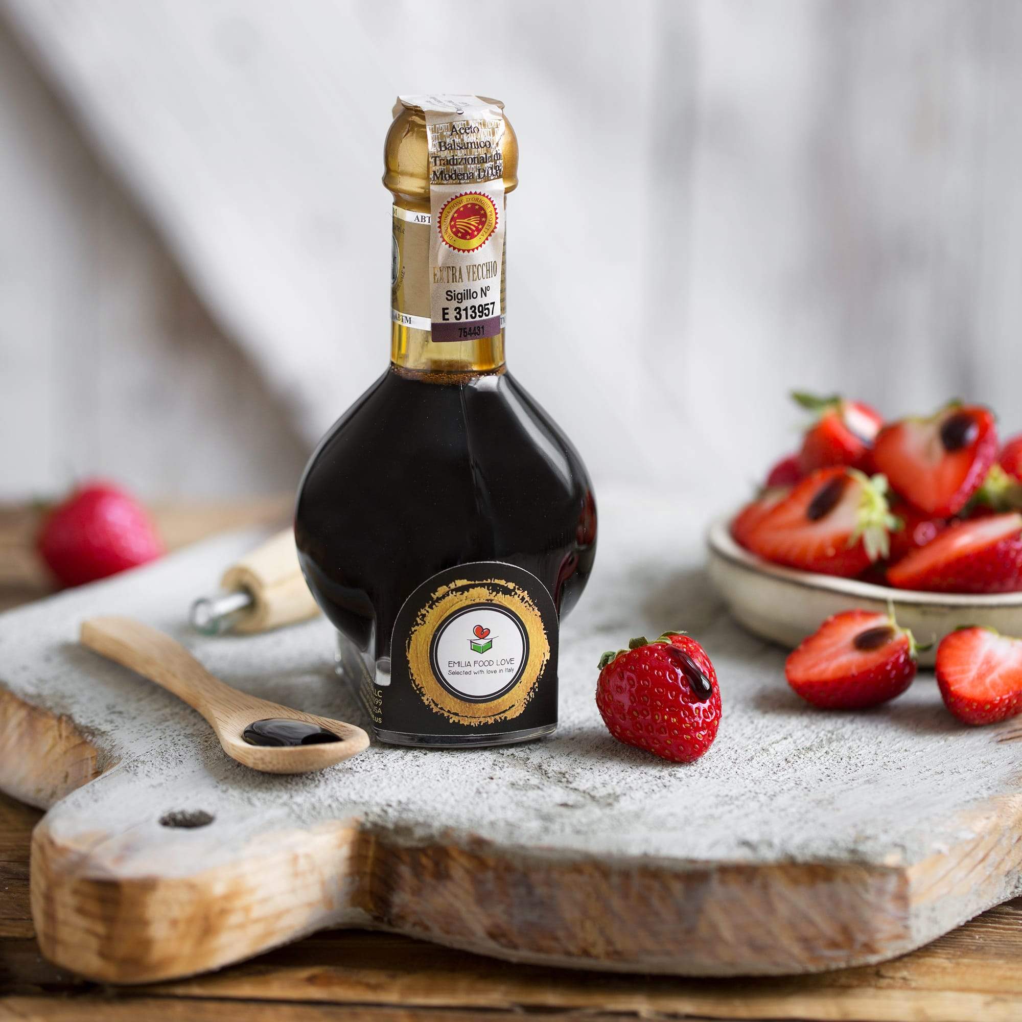 Traditional DOP Balsamic Vinegar of Modena Extra-aged (25 years)